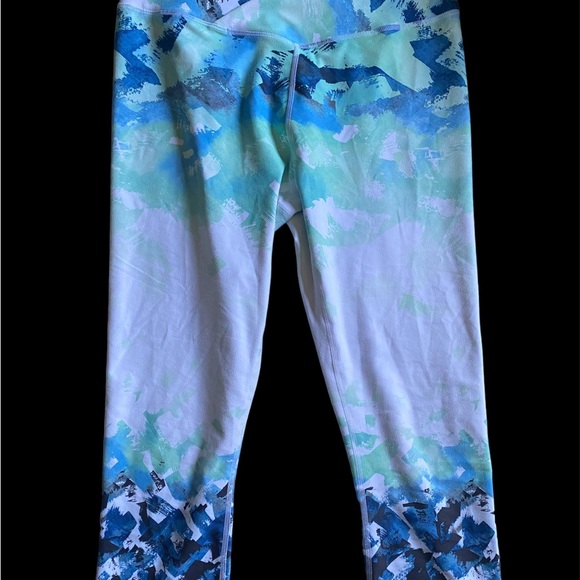 Fabletics Capri Leggings NWOT - Picture 2 of 4